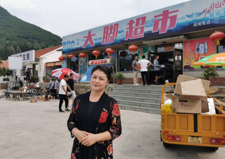 赵本山女儿悼念于月仙:看到大脚超市闭着门,才想起你已不在了