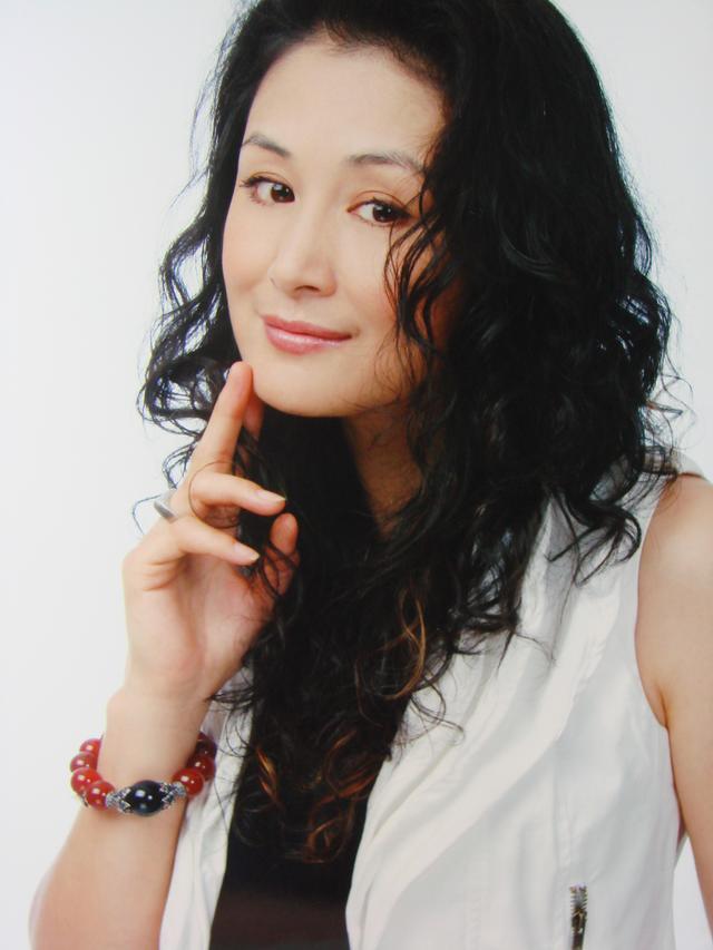 于月仙意外车祸离世从童年女神到谢大脚一生无儿无女献给拍戏