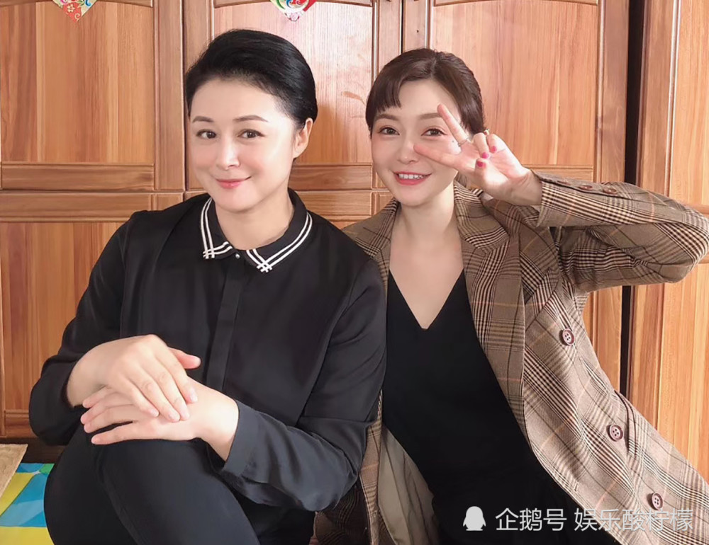 不知道是不是巧合,即便在《乡村爱情》里,于月仙饰演的谢大脚也没有