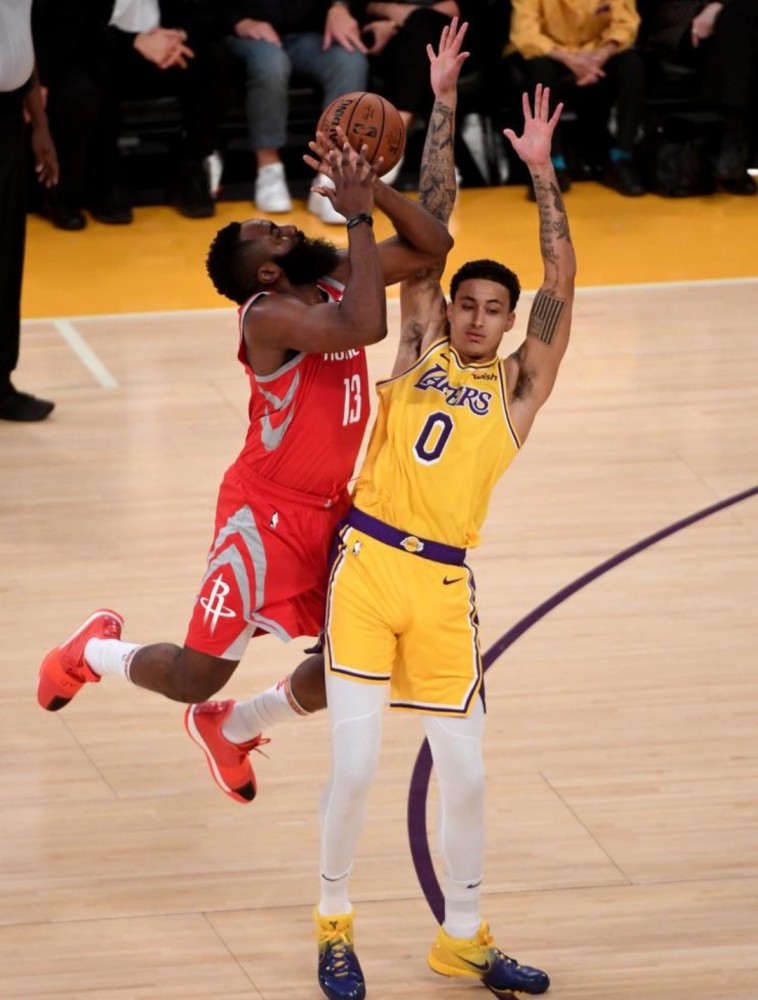 詹姆斯·哈登 NBA公布最新造犯规规则，哈登被点名成反面教材！