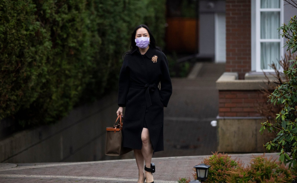 孟晚舟身在困境越发年轻一袭蓝裙不卑不亢气质优雅太霸气