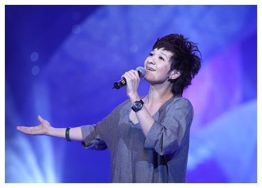 柯以敏并没有保持自己想要唱歌的初心,参加了各种综艺节目之后就开始