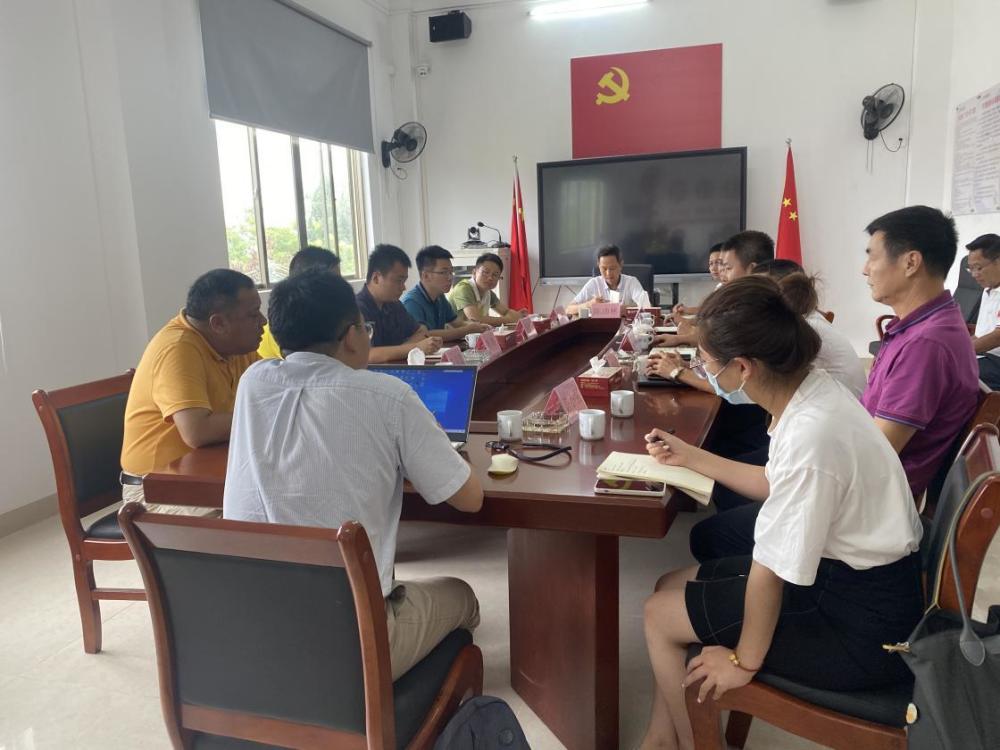 8月9日上午,博罗县长宁镇党委书记陈沛林在罗村村二楼会议室主持召开"