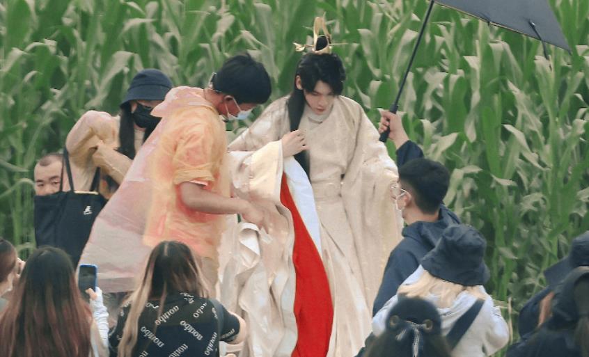 天官赐福翻拍谢怜花城路透意外吸睛书粉这回能安心了