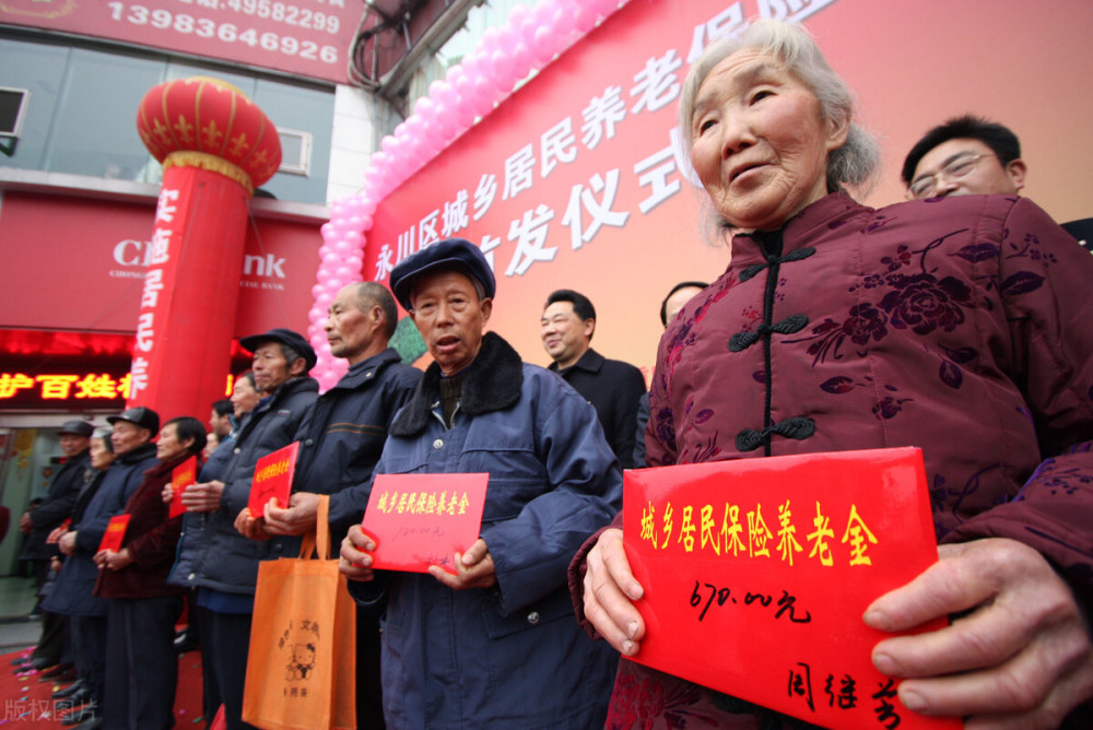 60岁以上的老人如何领取到更多的养老金有没有其他办法呢