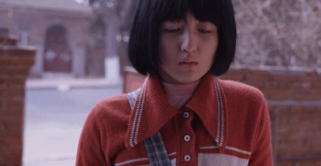 到了《你好,之华》里,张子枫又演活了少女之华.
