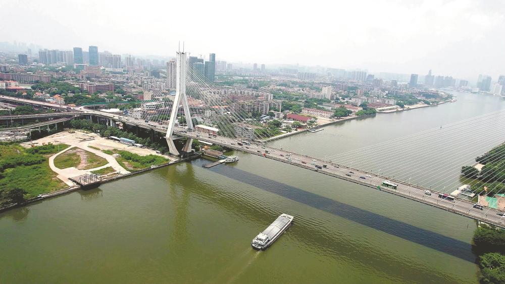 來往車輛可通過洲頭咀隧道,珠江大橋,珠江隧道和丫髻沙大橋,洛溪大橋