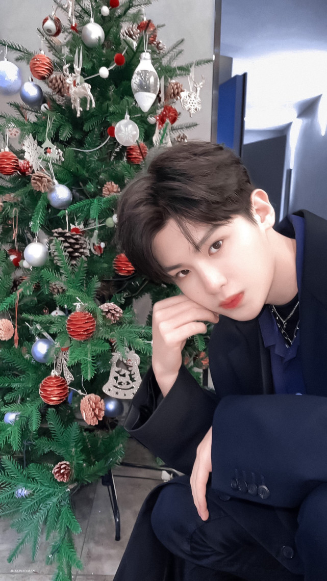 黄明昊壁纸|从少年变成了一颗星星