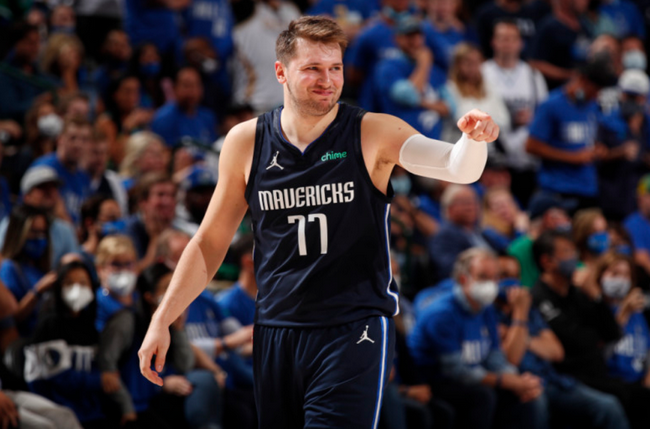 吉安尼斯-安特托孔波 NBA史上6份过2亿美元合同 库里一人独占两份