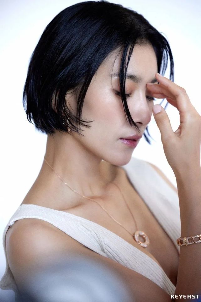 韩星金瑞亨飒爽风格杂志大片