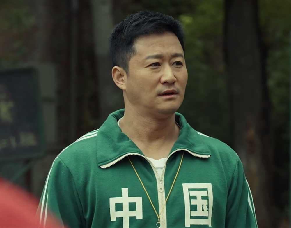 东京奥运会吴京带火的运动服,让"梅花"重回时尚巅峰!_腾讯新闻