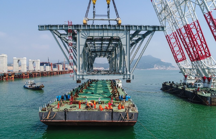 中国投资147亿四万人奔赴台湾海峡建成首座公铁两用跨海大桥