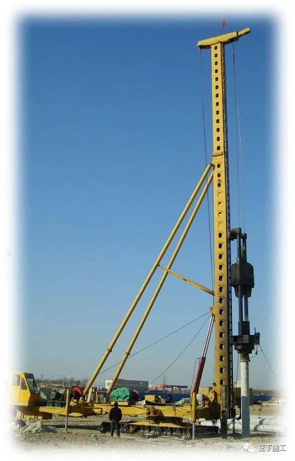 无地下水)旋挖桩         (无大石块,各种土质)钻孔灌注桩     (无