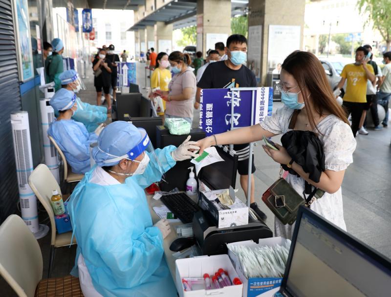 核酸检测量翻了三倍上海这家医院日检千余人上午采样下午就出报告
