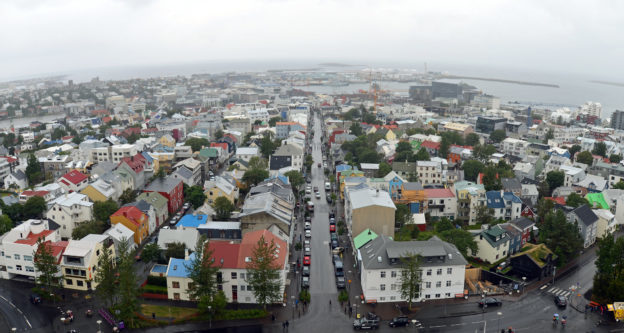 冰岛有多少人口_“冰岛”现状,带你看看真实的冰岛