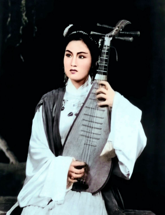 林妹妹王文娟去世市民灵堂外排队目送手拿纸画神色哀伤