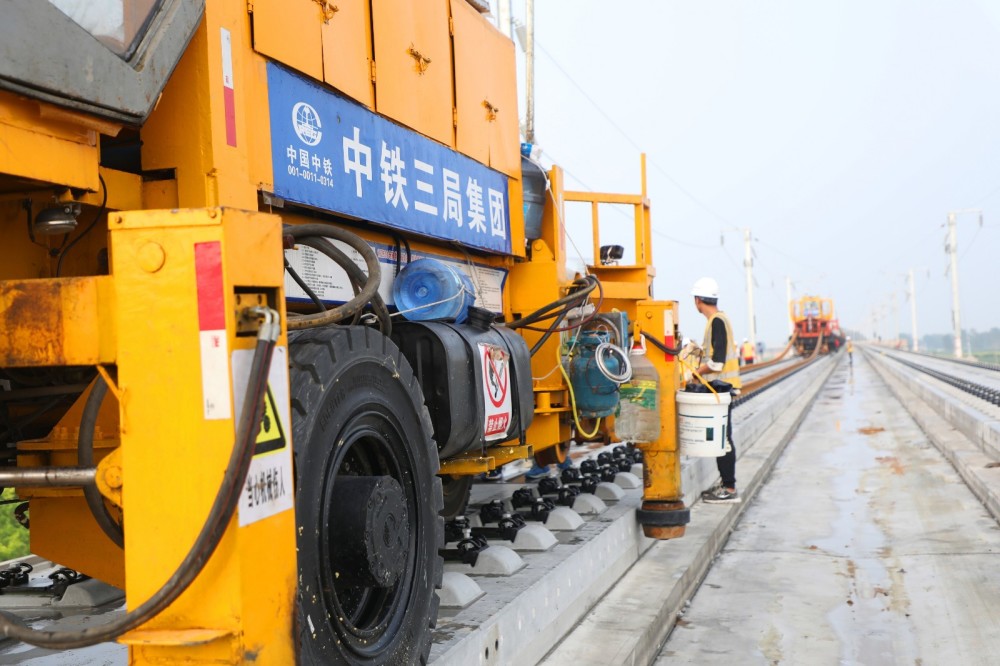 郑济高铁河南段铺轨已过新乡东站12公里 预计将延期竣工