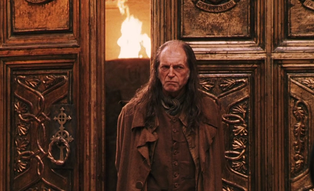 包括平斯女士,鲁伯·海格等后勤人员都可以在主宾席上有自己的座位