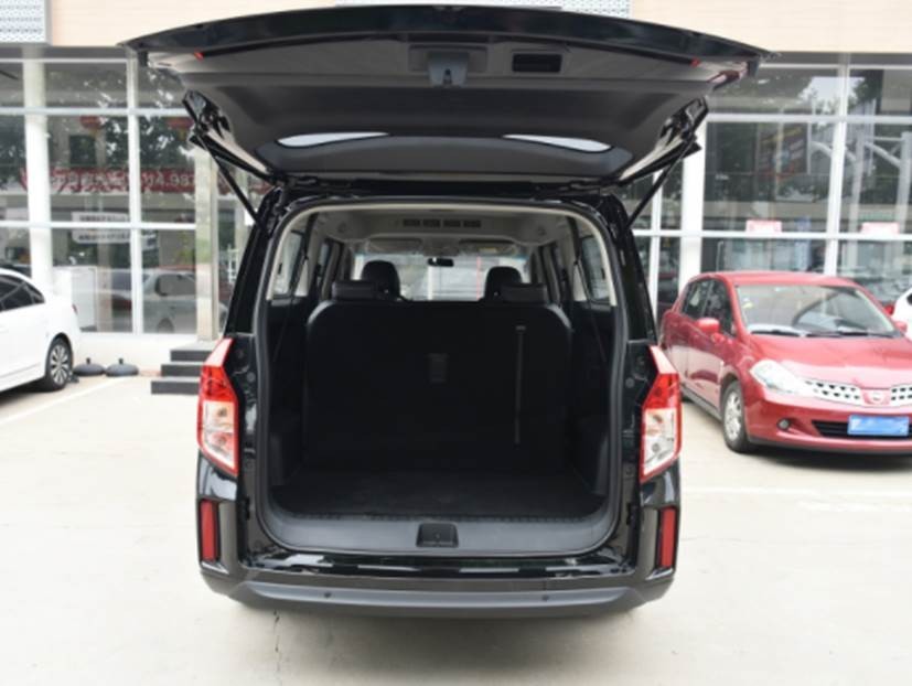 五菱征程9座车超大空间动力澎湃新车上市成商用新选择