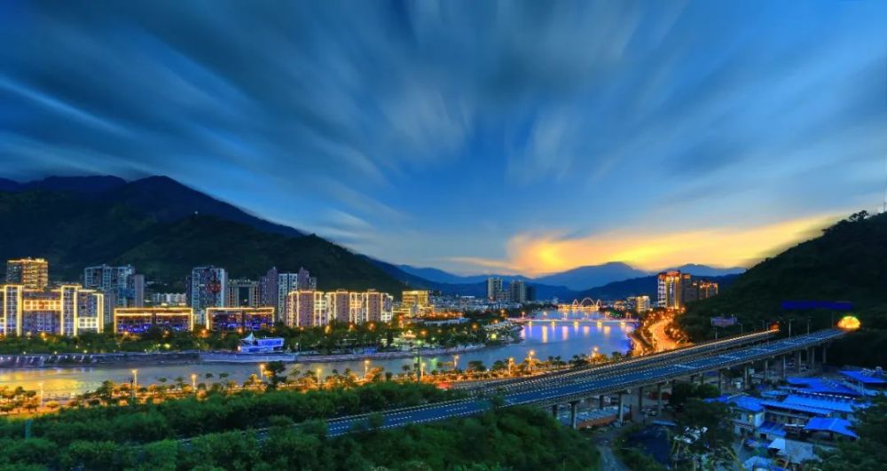 遇见天府旅游名县丨米易,城在山中,水在城中