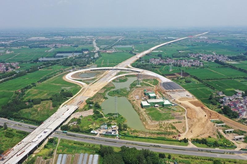 溧宁高速江苏段南渡互通收费站房建区胜利封顶