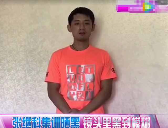 已经黑到看不见脸,不仔细看根本就找不到张继科在哪里,张继科的美黑