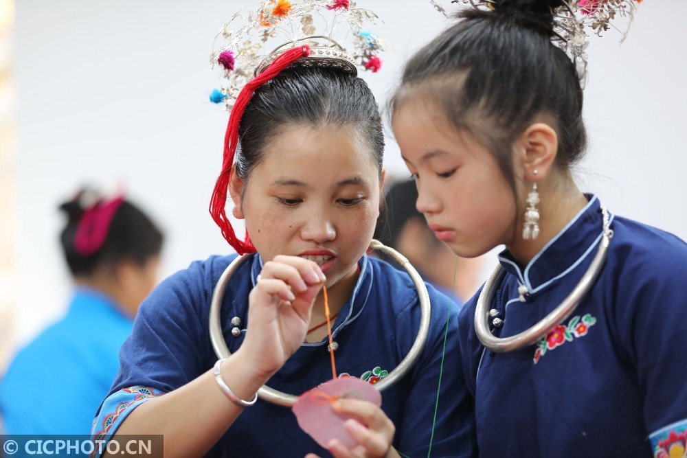 2021年8月9日,在貴州省黔東南苗族侗族自治州錦屏縣平秋鎮平秋村,學生