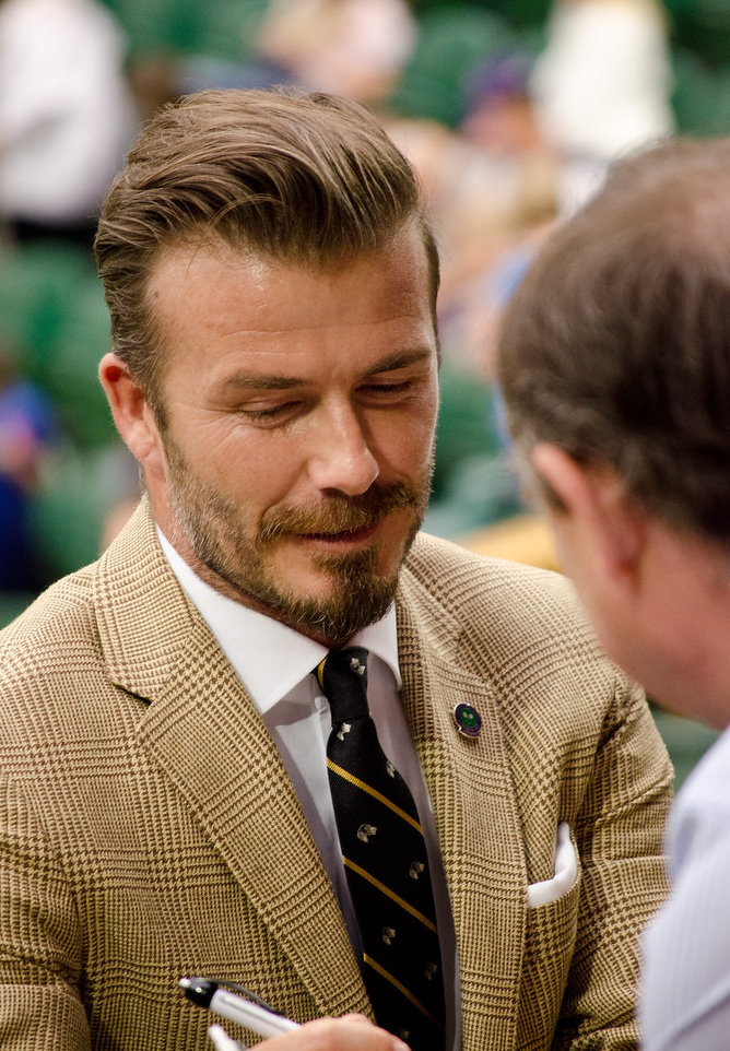 贝嫂家的全家福又缺人!小贝与儿子似兄弟,10岁小七梳中分脸贼大