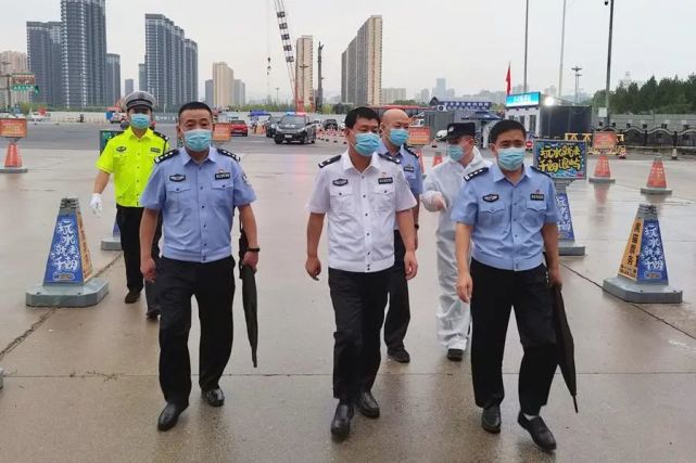 王树仁同志深入辖区高速卡口检查督导疫情防控工作