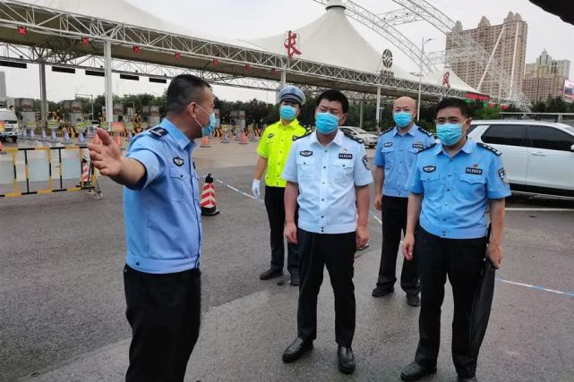 王树仁同志深入辖区高速卡口检查督导疫情防控工作