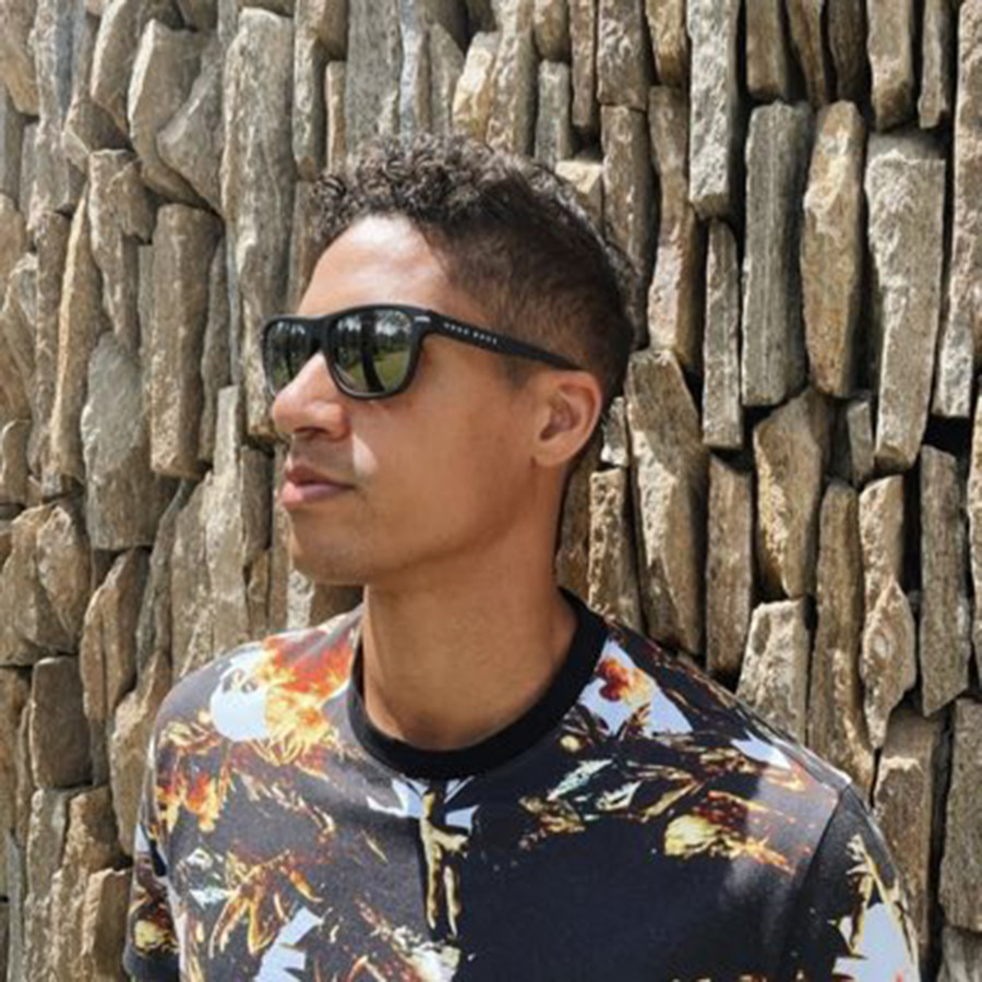 拉斐尔·瓦拉内 瓦拉内有望周二完成曼联体检！希望签约后直接训练，争取英超首发