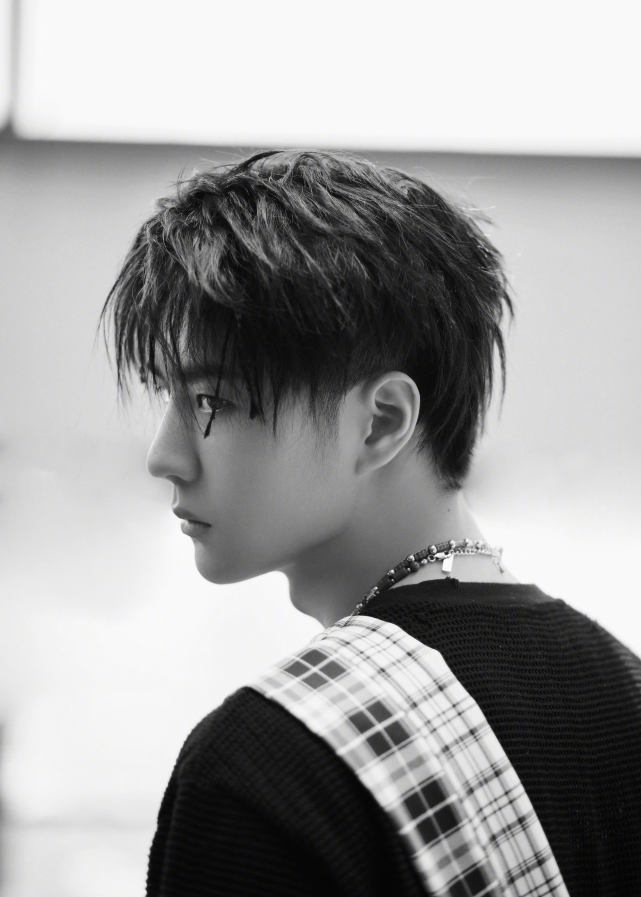 王一博酷盖式街头风张艺兴极致冷感国风造型拍摄图片真鲨人