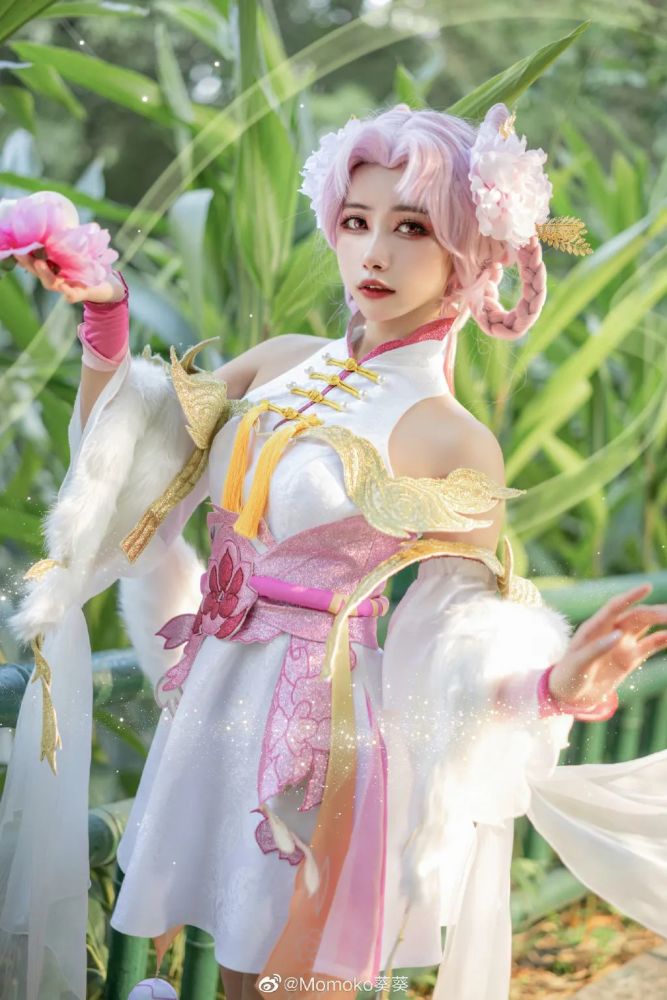 王者荣耀cos:白白嫩嫩的嫦娥拒霜思,看得流口水