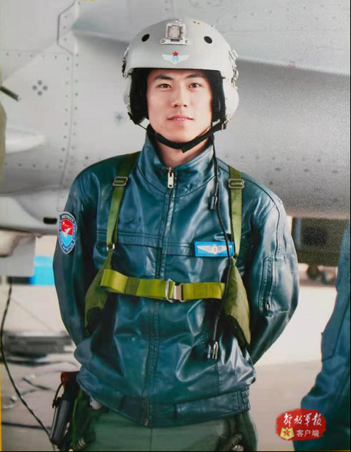 从抬头仰望到直冲云霄,那个追飞机的孩子开上了歼-20