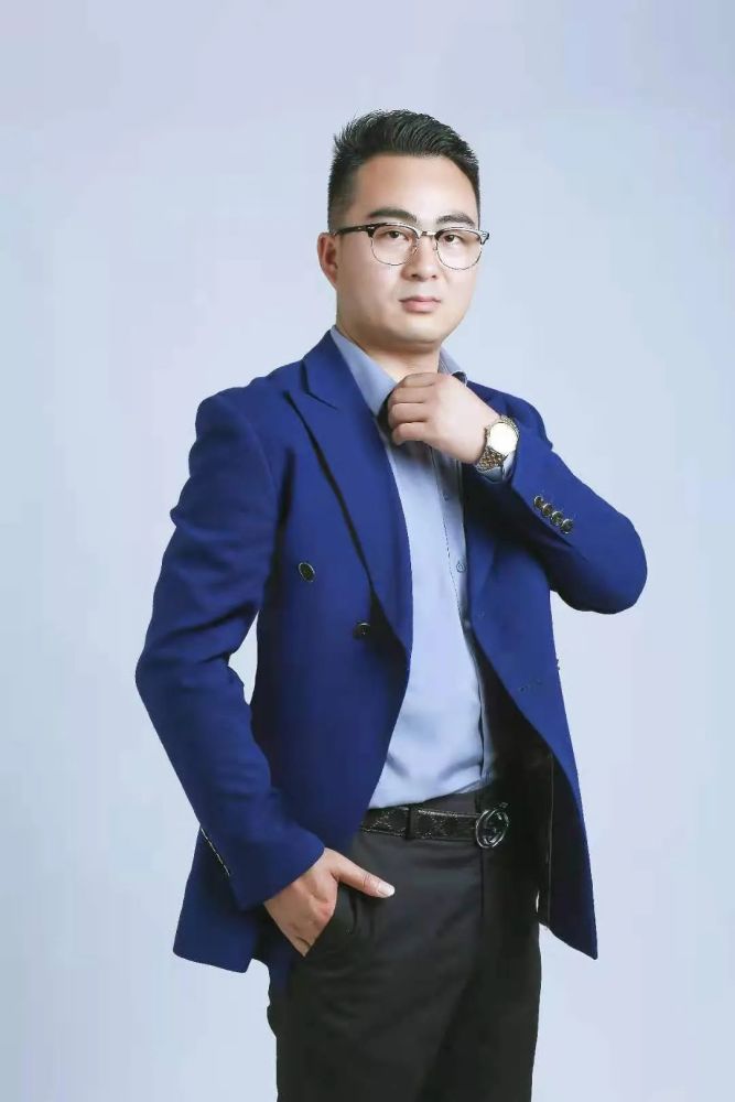 李海堂:离开之后做了一份与地产完全不沾边的工作,每天按时上下班,拿