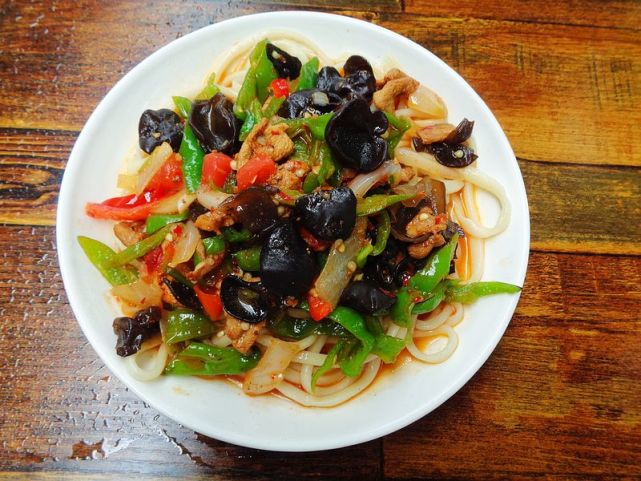 木耳肉拌面,老公点的,一份也是30元,唉,没有羊肉的真谛,灵魂没了,幸好