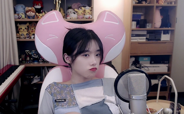 小钰晒自拍照,露肩吊带裙太迷人,直播回应"榨汁机"