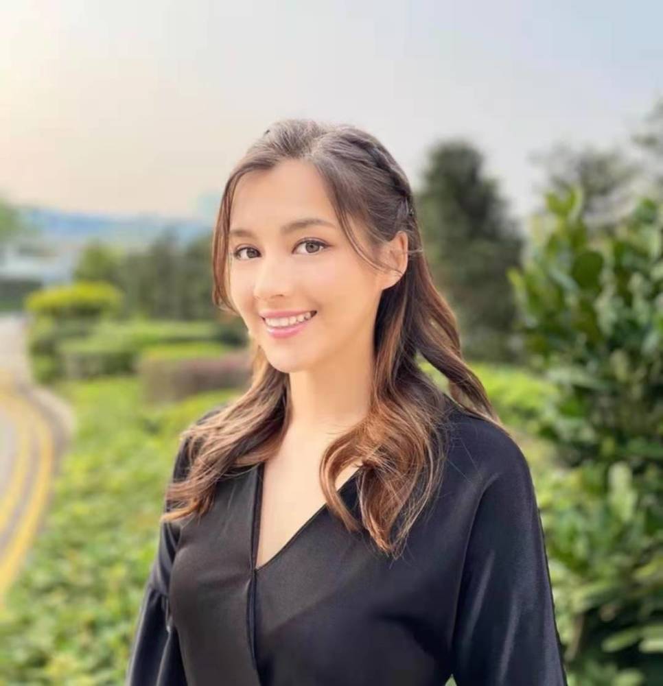 收身成功港姐冠军谢嘉怡五官变更精致换新发型意外撞脸陈凯琳