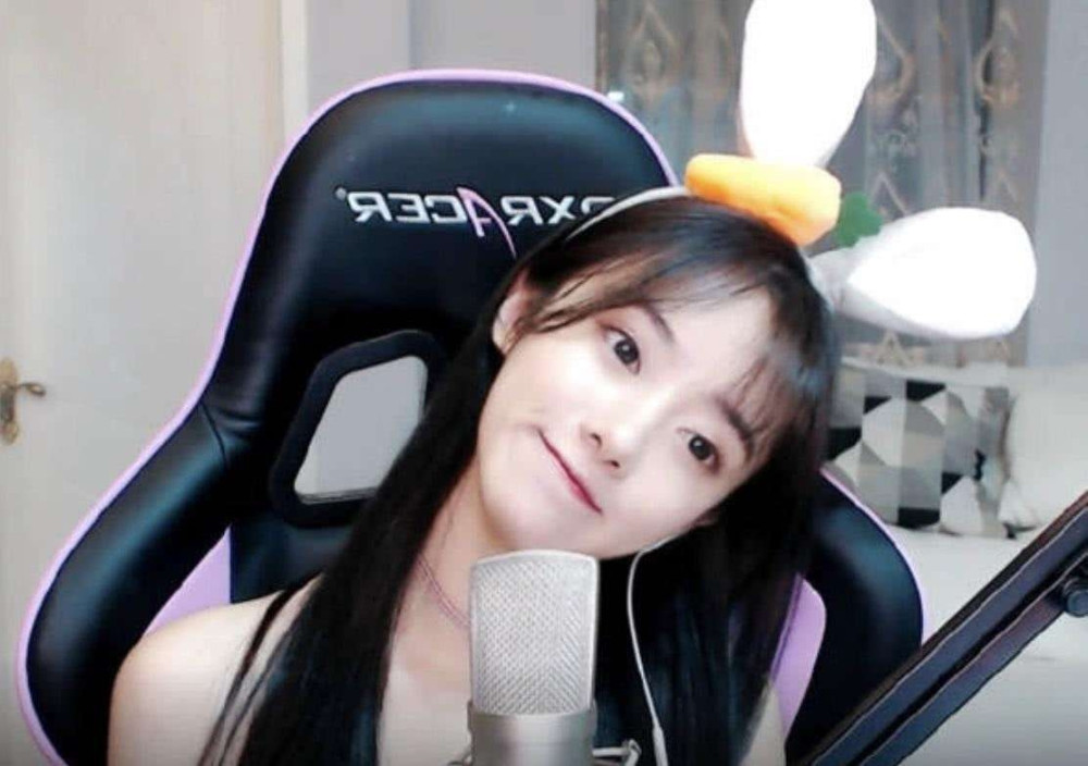 小钰公开回怼观众,再度回应"榨汁机",rookie此生圆满!_腾讯新闻