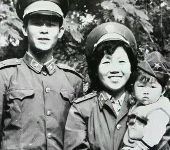 他用7发手枪子弹与敌周旋6天 死后遗体被封入水泥 只剩一只头骨 全网搜