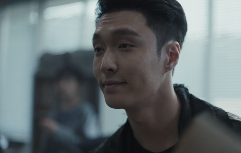 扫黑风暴记者卧底美容院调查险被抓刑警林浩拒绝归还证物