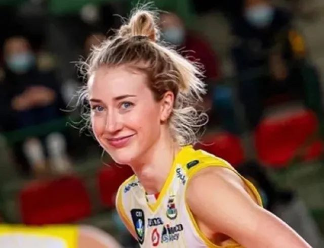 美国主攻希尔官宣退役,颜值惊艳时光,被赞"体坛第一白富美"