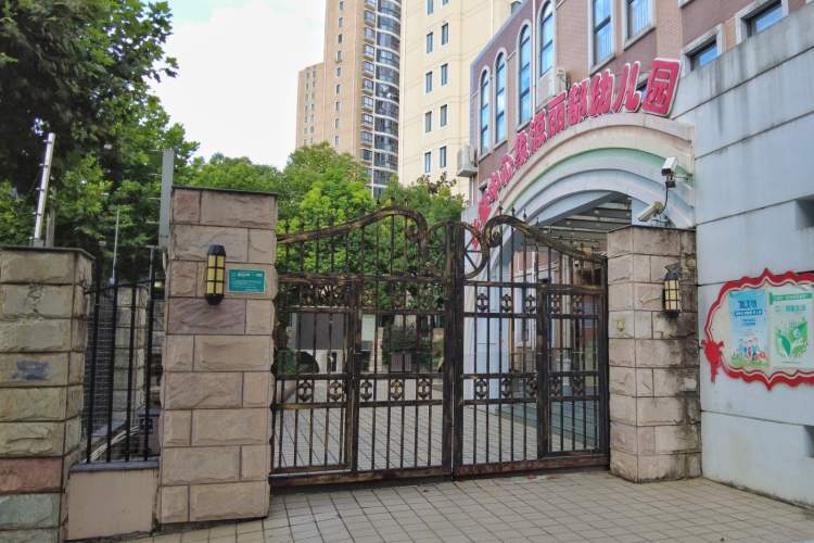 这个区只有一家幼儿园办了暑假班,便民政策为何叫好做不好?