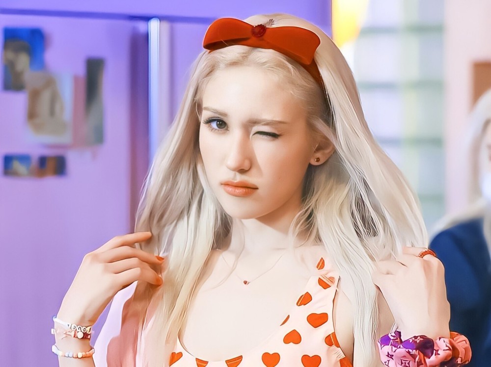 somi全昭弥重返舞台历代级混血美颜还有名品腹肌太惹眼