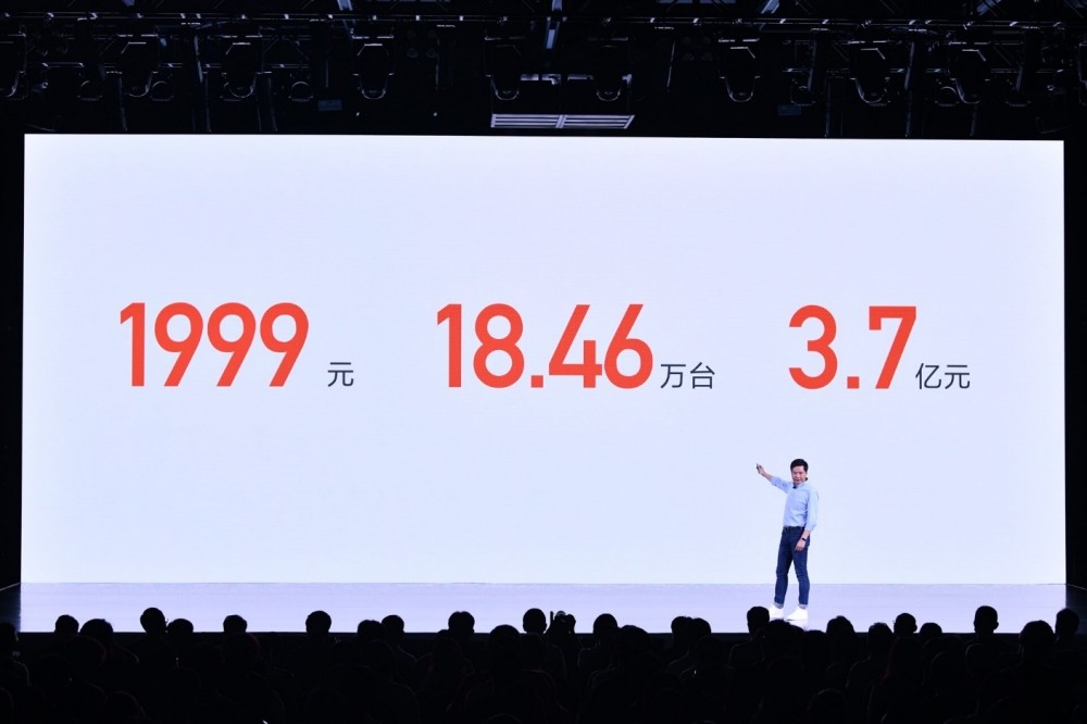 雷军宣布：三年登顶全球第一，回馈初代米粉3.7亿插图1