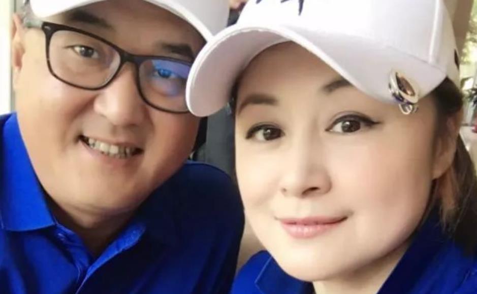 于月仙因车祸身亡,丈夫发讣告悲痛万分,称疫情期间丧事从简