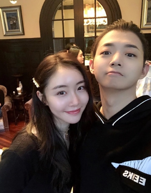 卑微的陈露 还在傻乎乎地等霍尊回心转意 全网搜