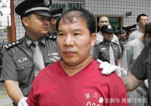 在杨昌辉称霸坪山区坑梓街道近13年时间,他以" 以黑护商 "豢养以员工