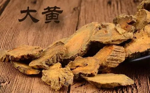 大黄大家都不陌生,知道它是一种十分常见的中药材,自古到今它都是中医