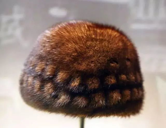 一,海龙的帽子那么,郭德纲经常在相声中提到哪些呢?